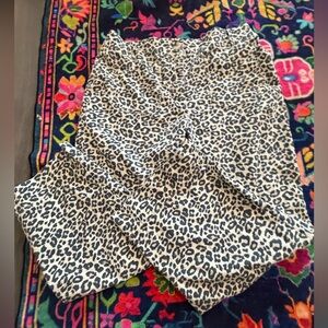 Leopard Print Cropped Pants 🐆